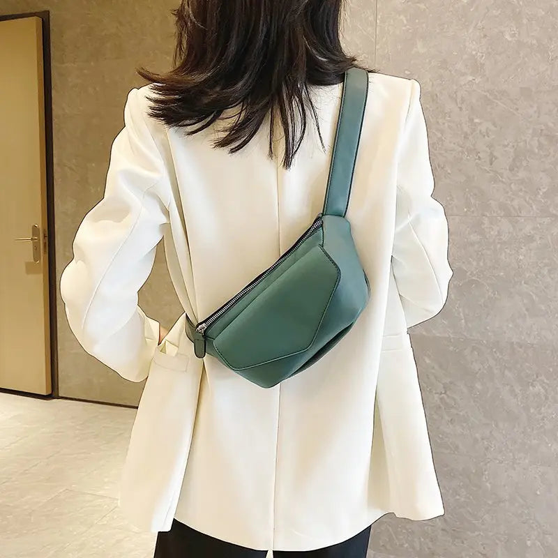 Sac banane en cuir vert avec bandoulière