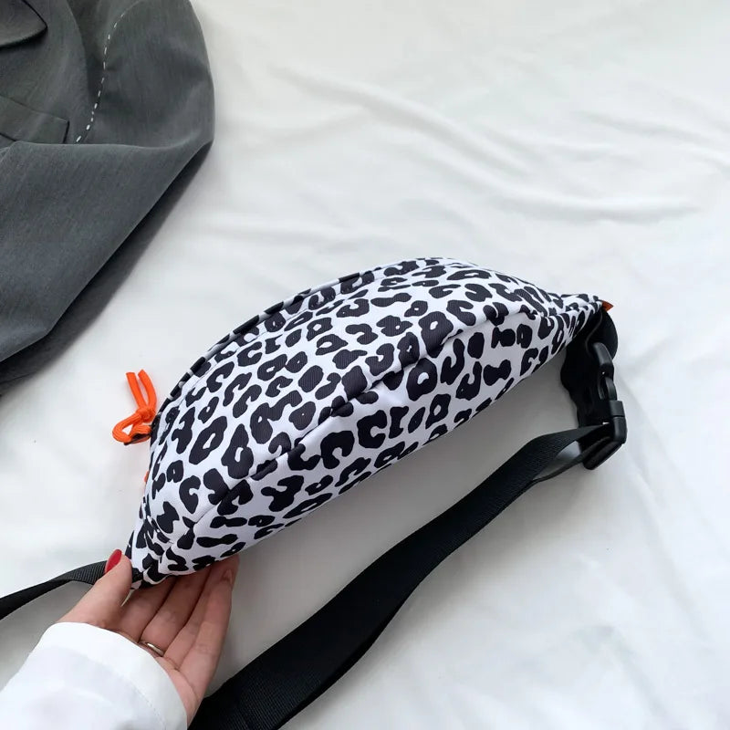 Sac banane léopard blanc et noir