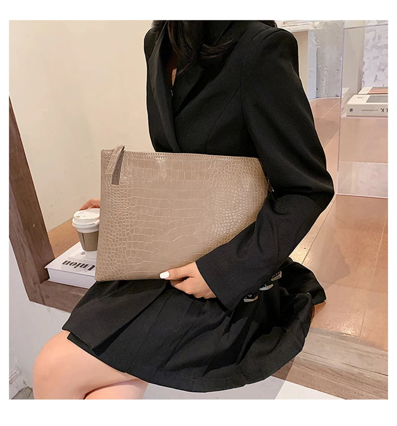 Pochette femme en cuir brillant A / 33x24cm-B / 33x24cm-C / 33x24cm-D / 33x24cm-E / 33x24cm-F / 33x24cm-G / 33x24cm-H / 33x24cm-ShopGET® 