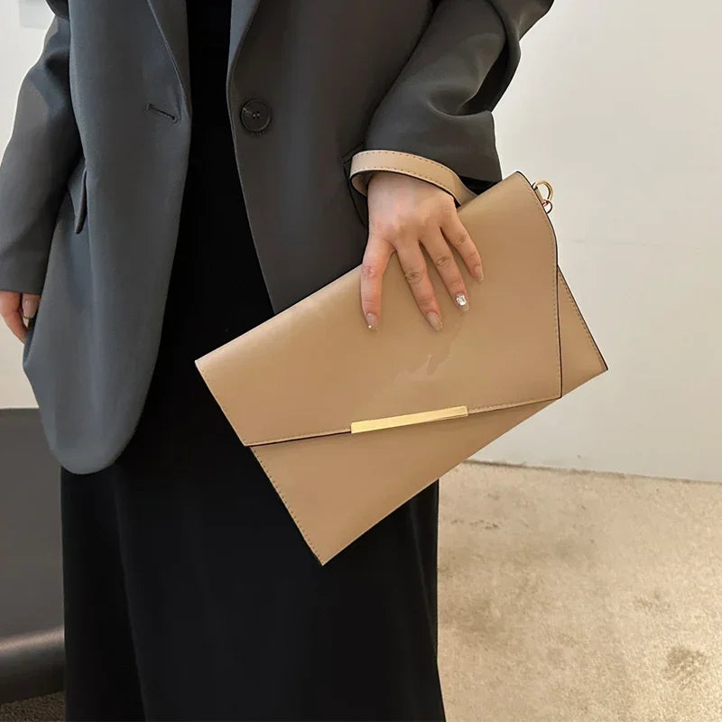 Pochette femme soirée Blanc / 31 x 0.5 x 21cm / OFFERTE-Rouge / 31 x 0.5 x 21cm / OFFERTE-Rose / 31 x 0.5 x 21cm / OFFERTE-Kaki / 31 x 0.5 x 21cm / OFFERTE-Noir / 31 x 0.5 x 21cm / OFFERTE-Marron / 31 x 0.5 x 21cm / OFFERTE-ShopGET® 