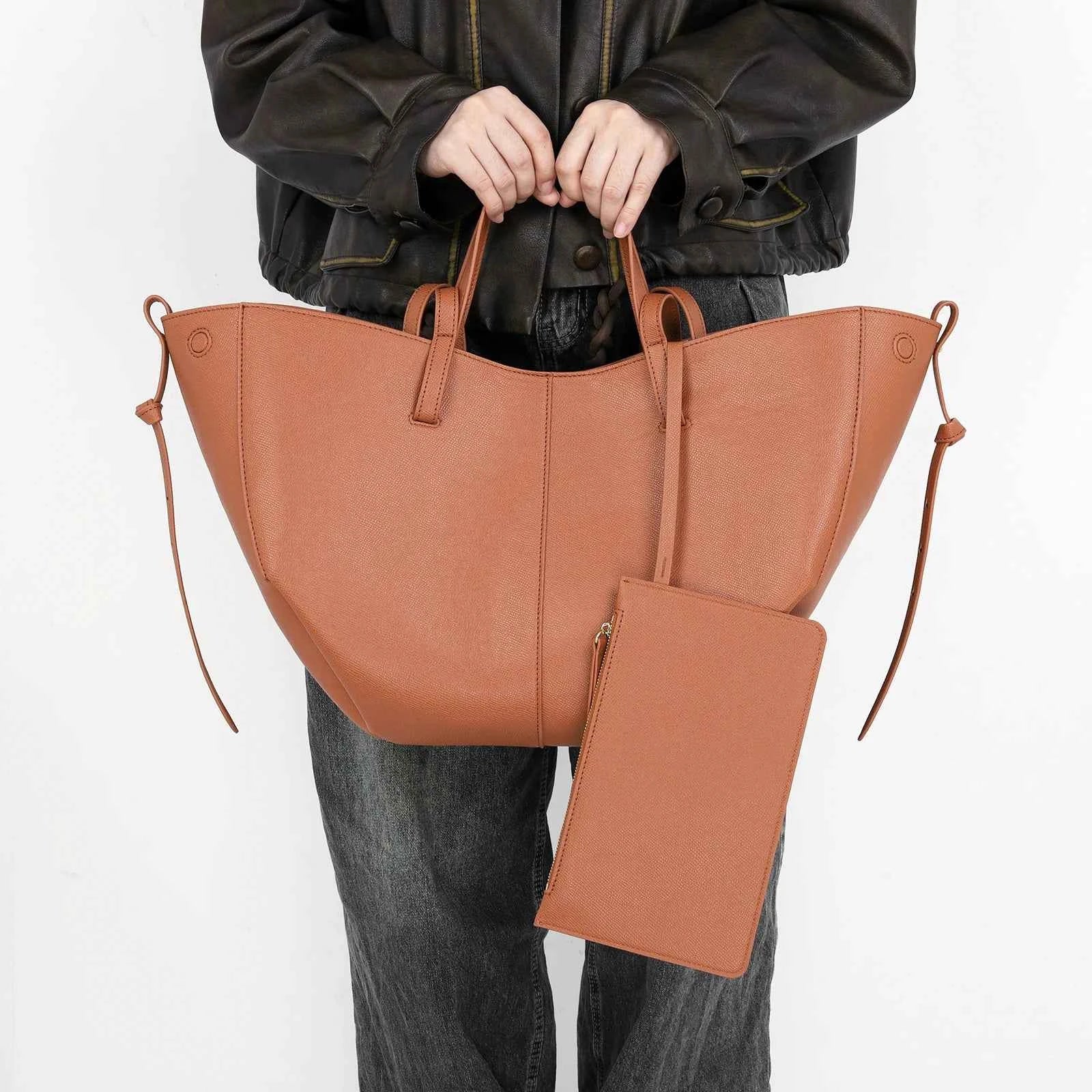 Sac cabas femme cuir souple business B Gris / Offerte-B Café / Offerte-B Rouge / Offerte-A Camel S / Offerte-C Rouge / Offerte-B Gris clair / Offerte-B Kaki / Offerte-B Noir / Offerte-A Dark Gris S / Offerte-A Dark Grey L / Offerte-A Noir L / Offerte-D Café / Offerte-D Marron / Offerte-D Noir / Offerte-C Marron / Offerte-E Blanc / Offerte-E Noir / Offerte-D Kaki / Offerte-ShopGET® 