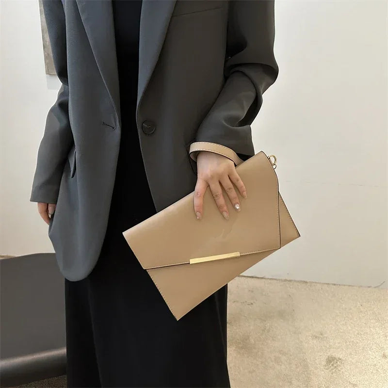 Pochette femme soirée Blanc / 31 x 0.5 x 21cm / OFFERTE-Rouge / 31 x 0.5 x 21cm / OFFERTE-Rose / 31 x 0.5 x 21cm / OFFERTE-Kaki / 31 x 0.5 x 21cm / OFFERTE-Noir / 31 x 0.5 x 21cm / OFFERTE-Marron / 31 x 0.5 x 21cm / OFFERTE-ShopGET® 