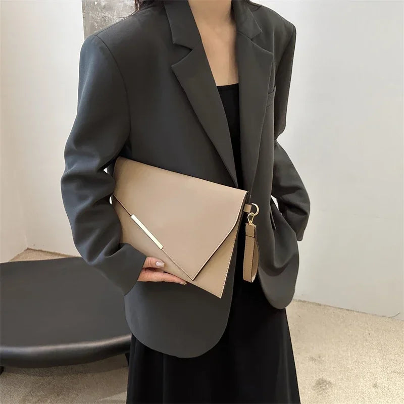 Pochette femme soirée Blanc / 31 x 0.5 x 21cm / OFFERTE-Rouge / 31 x 0.5 x 21cm / OFFERTE-Rose / 31 x 0.5 x 21cm / OFFERTE-Kaki / 31 x 0.5 x 21cm / OFFERTE-Noir / 31 x 0.5 x 21cm / OFFERTE-Marron / 31 x 0.5 x 21cm / OFFERTE-ShopGET® 