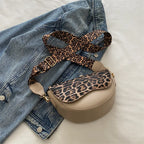 Sac banane femme chic demi-lune à décor léopard