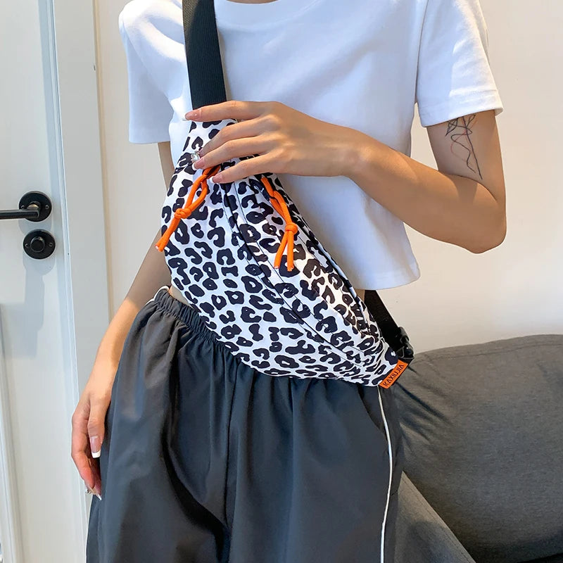 Sac banane léopard blanc et noir