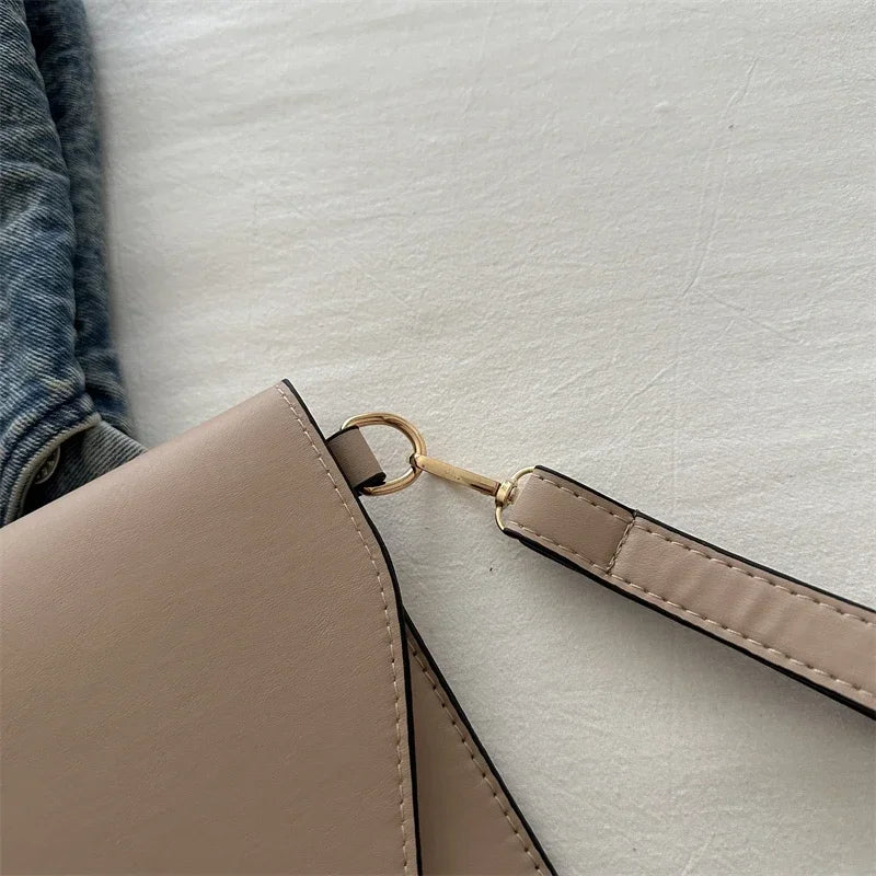 Pochette femme soirée Blanc / 31 x 0.5 x 21cm / OFFERTE-Rouge / 31 x 0.5 x 21cm / OFFERTE-Rose / 31 x 0.5 x 21cm / OFFERTE-Kaki / 31 x 0.5 x 21cm / OFFERTE-Noir / 31 x 0.5 x 21cm / OFFERTE-Marron / 31 x 0.5 x 21cm / OFFERTE-ShopGET® 