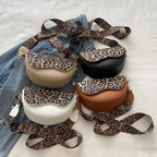 Sac banane femme chic demi-lune à décor léopard