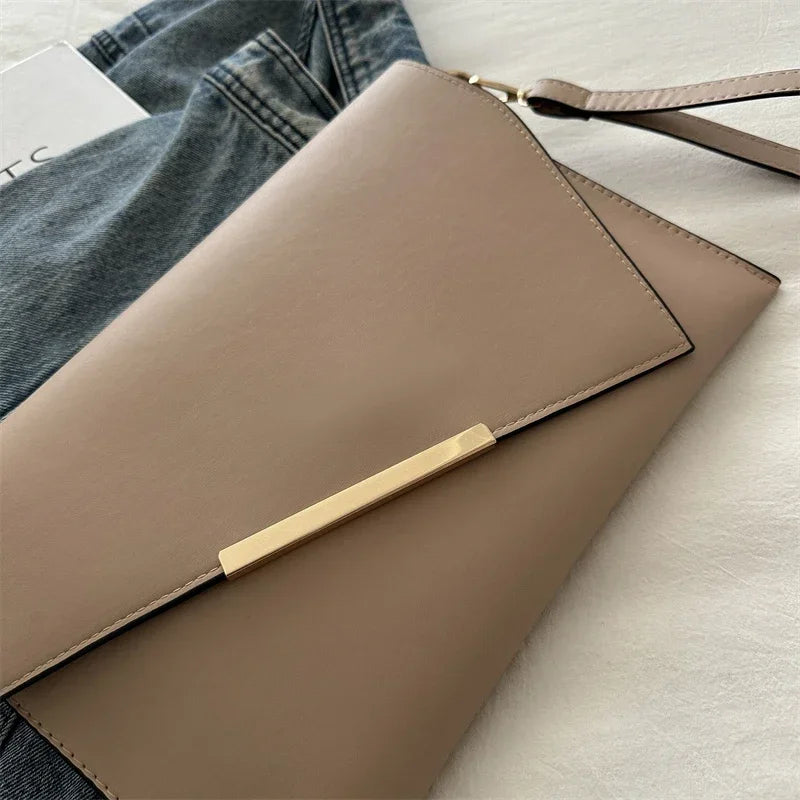 Pochette femme soirée Blanc / 31 x 0.5 x 21cm / OFFERTE-Rouge / 31 x 0.5 x 21cm / OFFERTE-Rose / 31 x 0.5 x 21cm / OFFERTE-Kaki / 31 x 0.5 x 21cm / OFFERTE-Noir / 31 x 0.5 x 21cm / OFFERTE-Marron / 31 x 0.5 x 21cm / OFFERTE-ShopGET® 