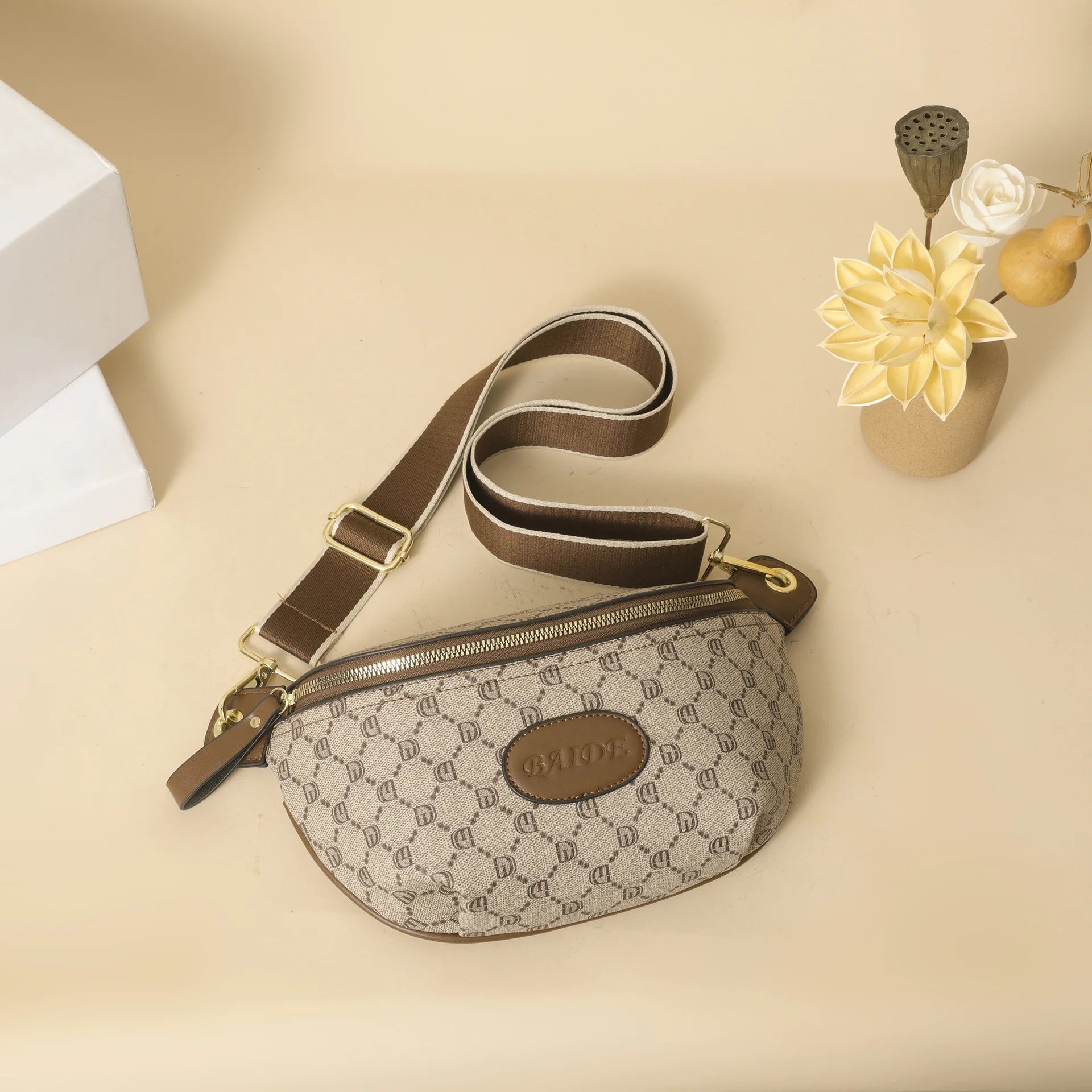 Sac banane femme chic déco géométrique & lettre