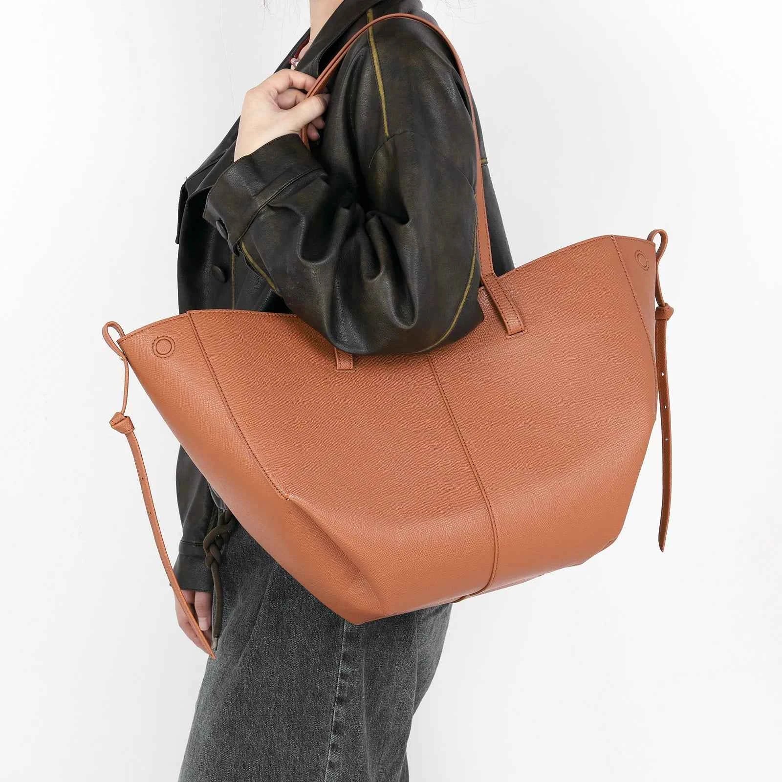 Sac cabas femme cuir souple business B Gris / Offerte-B Café / Offerte-B Rouge / Offerte-A Camel S / Offerte-C Rouge / Offerte-B Gris clair / Offerte-B Kaki / Offerte-B Noir / Offerte-A Dark Gris S / Offerte-A Dark Grey L / Offerte-A Noir L / Offerte-D Café / Offerte-D Marron / Offerte-D Noir / Offerte-C Marron / Offerte-E Blanc / Offerte-E Noir / Offerte-D Kaki / Offerte-ShopGET® 