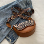 Sac banane femme chic demi-lune à décor léopard