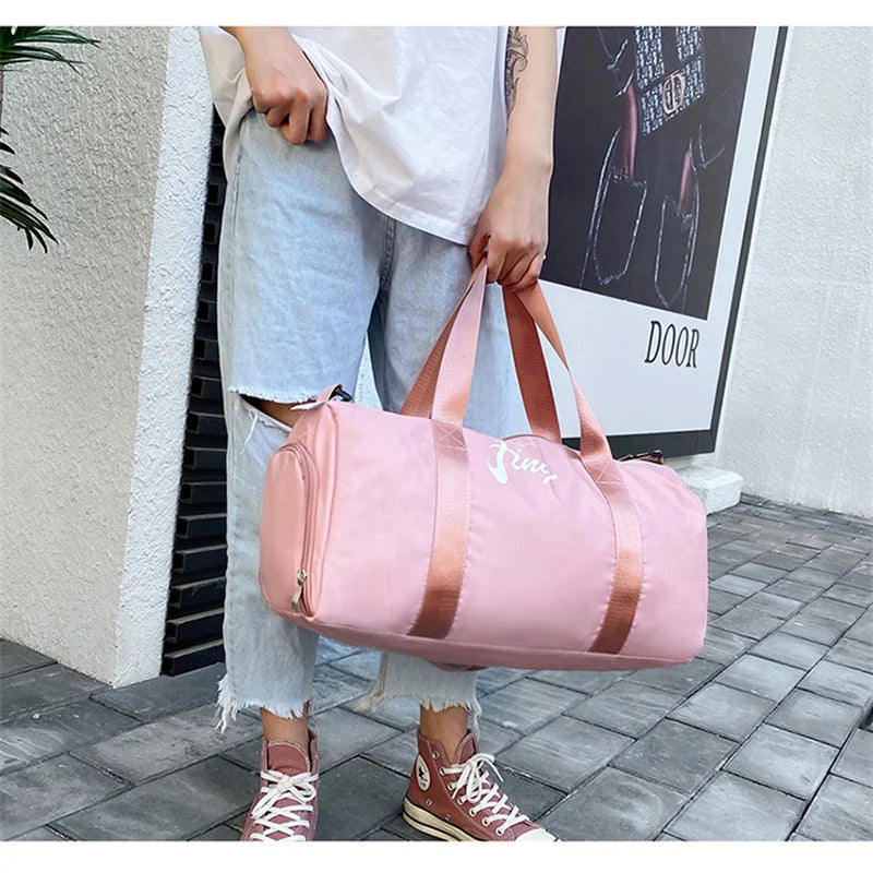 Sac polochon femme Rouge A / 47 X 22 X 24cm-Rouge B / 47 X 22 X 24cm-Noir A / 47 X 22 X 24cm-Noir B / 47 X 22 X 24cm-Rose A / 47 X 22 X 24cm-Rose B / 47 X 22 X 24cm-red2 A / 47 X 22 X 24cm-Rouge C / 47 X 22 X 24cm-Gris A / 47 X 22 X 24cm-Gris B / 47 X 22 X 24cm-Pourpre A / 47 X 22 X 24cm-Pourpre B / 47 X 22 X 24cm-ShopGET® 