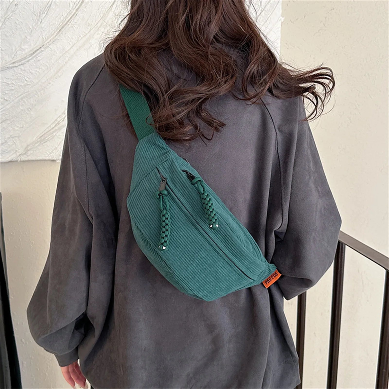 Sac banane velours vert de qualité