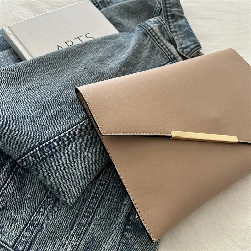 Pochette femme soirée Blanc / 31 x 0.5 x 21cm / OFFERTE-Rouge / 31 x 0.5 x 21cm / OFFERTE-Rose / 31 x 0.5 x 21cm / OFFERTE-Kaki / 31 x 0.5 x 21cm / OFFERTE-Noir / 31 x 0.5 x 21cm / OFFERTE-Marron / 31 x 0.5 x 21cm / OFFERTE-ShopGET® 