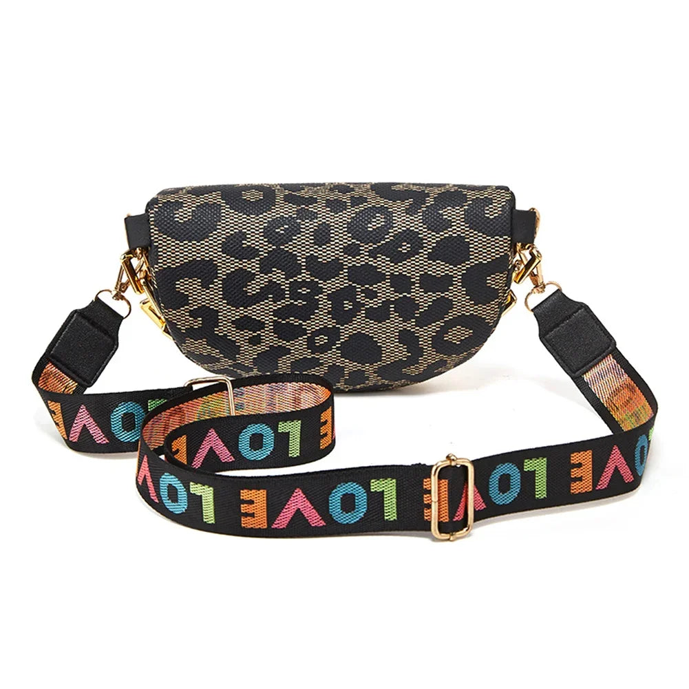 Sac banane léopard décor lettre "love"