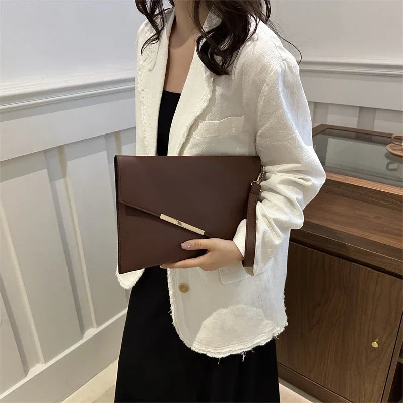 Pochette femme soirée Blanc / 31 x 0.5 x 21cm / OFFERTE-Rouge / 31 x 0.5 x 21cm / OFFERTE-Rose / 31 x 0.5 x 21cm / OFFERTE-Kaki / 31 x 0.5 x 21cm / OFFERTE-Noir / 31 x 0.5 x 21cm / OFFERTE-Marron / 31 x 0.5 x 21cm / OFFERTE-ShopGET® 
