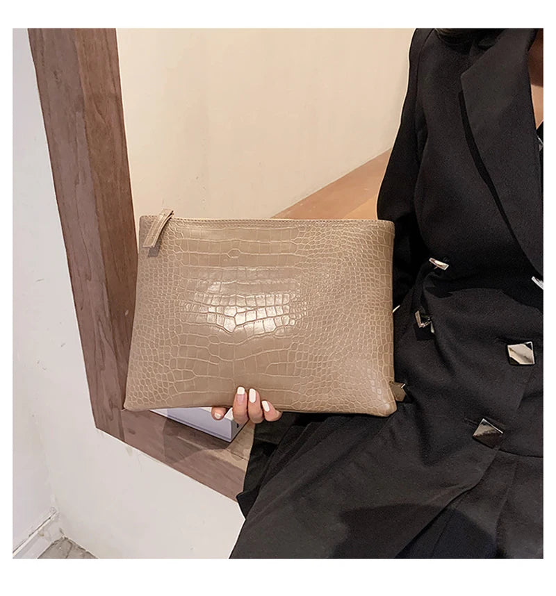 Pochette femme en cuir brillant A / 33x24cm-B / 33x24cm-C / 33x24cm-D / 33x24cm-E / 33x24cm-F / 33x24cm-G / 33x24cm-H / 33x24cm-ShopGET® 